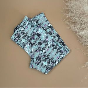 ATHLETA Chaturanga Geometric Tribal Capris Leggings Womens Size M